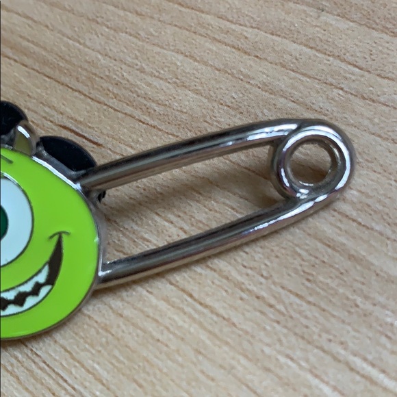 Mike Wazowski Pin - Picture 4 of 5